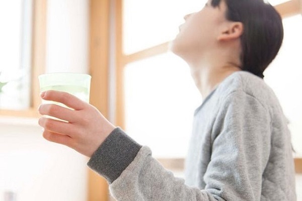 cách dùng nước súc miệng