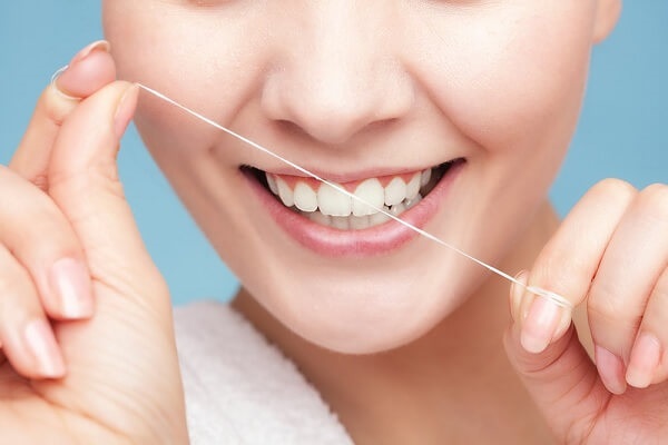 cách dùng chỉ nha khoa|Chỉ nha khoa là gì?|Chỉ nha khoa nilon đa sợi|Chỉ nha khoa đơn sợi|Chỉ nha khoa không có cán|Cách dùng chỉ nha khoa có cán|Cách dùng chỉ nha khoa cho người niềng răng