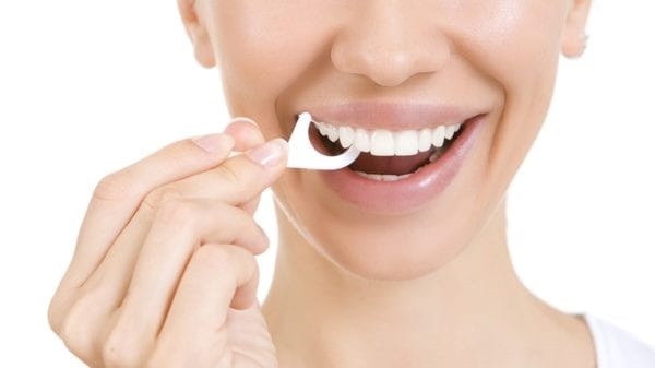 Cách dùng chỉ nha khoa có cán