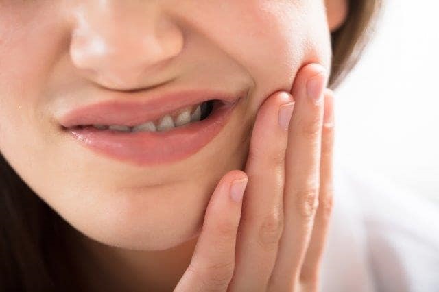 cách làm hết ê buốt răng|Cách làm hết ê buốt răng tại nhà|Nguyên nhân bị ê buốt răng do tụt nướu