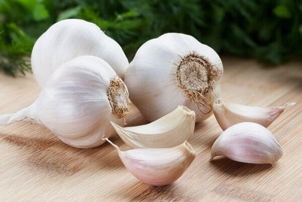 Cách làm hết ê buốt răng bằng tỏi tại nhà