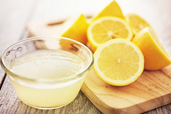 Cách làm trắng răng tại nhà bằng chanh