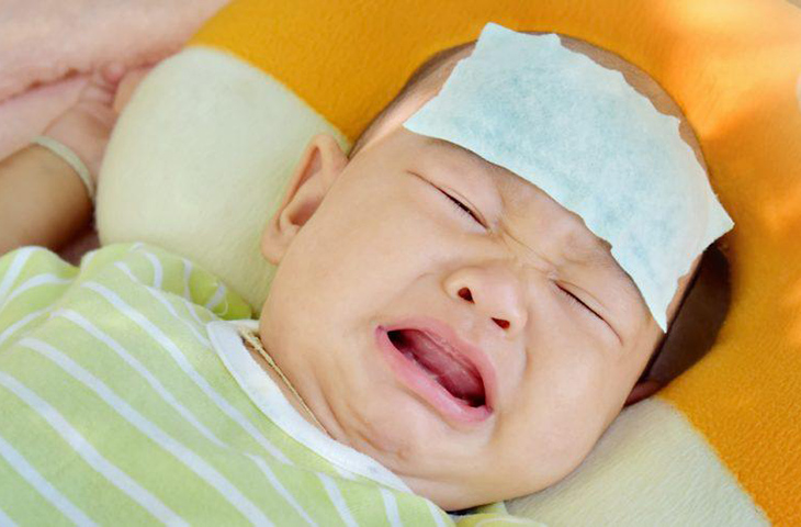 Dấu hiệu trẻ sốt khi mọc răng