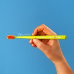 Cách cầm bàn chải Curaprox CS 5460 Ultra soft