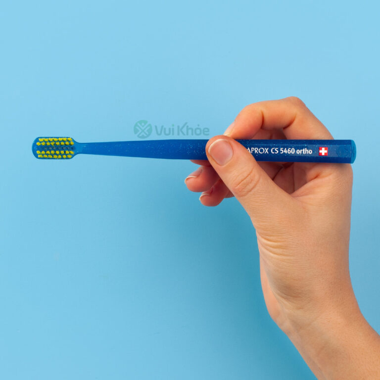 Curaprox CS 5460 Ortho Cách cầm bàn chải