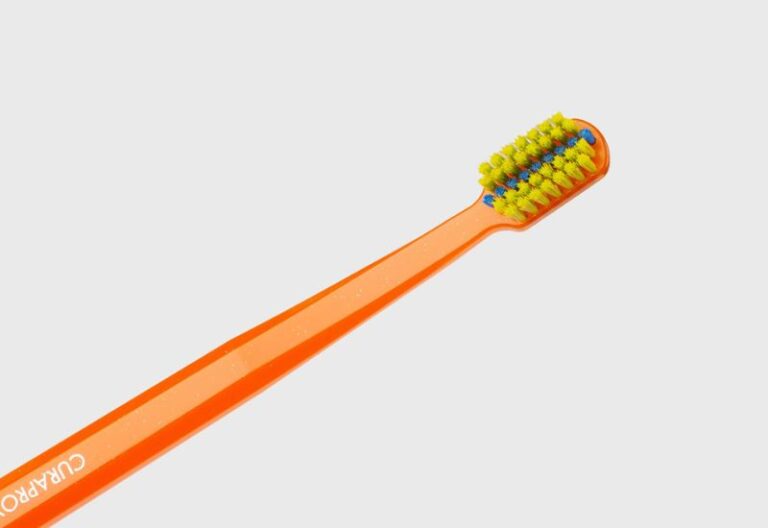 3 bàn chải Curaprox CS 5460 Ortho dành cho răng niềng 2