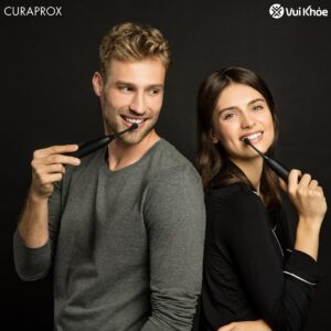 Sử dụng bàn chải điện Curaprox Black is White