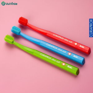 Bộ sưu tập 3 bàn chải Curaprox CS Kids nền hồng