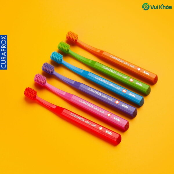 Bộ sưu tập bàn chải Curaprox CS Kids nền vàng