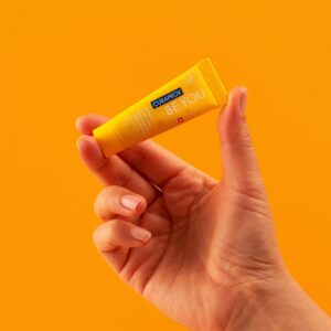 Trên tay kem đánh răng Curaprox Be You 10ml (Hương bưởi + Cam Bergamot) Vàng