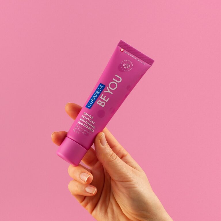 Trên tay kem đánh răng Curaprox Be You 60ml (Hương Dưa hấu) Hồng nhạt