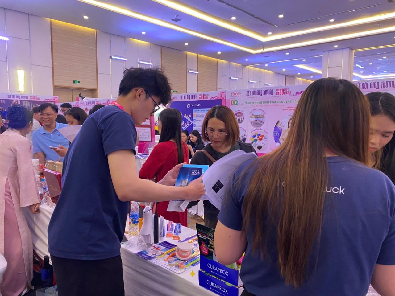 (Sự kiện) Vui Khỏe x Hawee kết nối giao thương – Buôn có bạn, Bán có phường