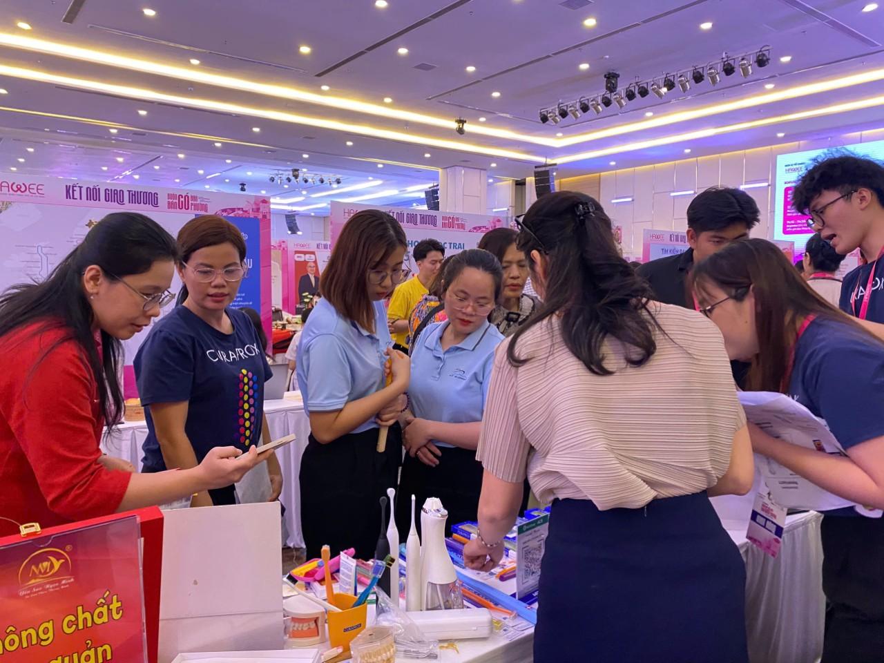 (Sự kiện) Vui Khỏe x Hawee kết nối giao thương – Buôn có bạn, Bán có phường