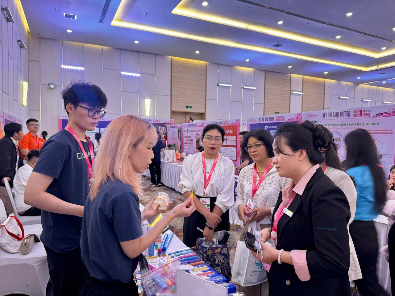 (Sự kiện) Vui Khỏe x Hawee kết nối giao thương – Buôn có bạn, Bán có phường